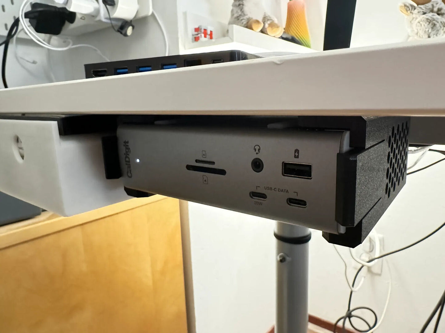 Under Desk Mount for CalDigit TS4